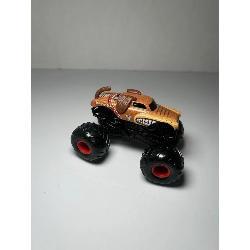 Hot‎ Wheels Monster Jam Mutt Red Tongue Brown Dog 2010 Freestyle Champion Rare